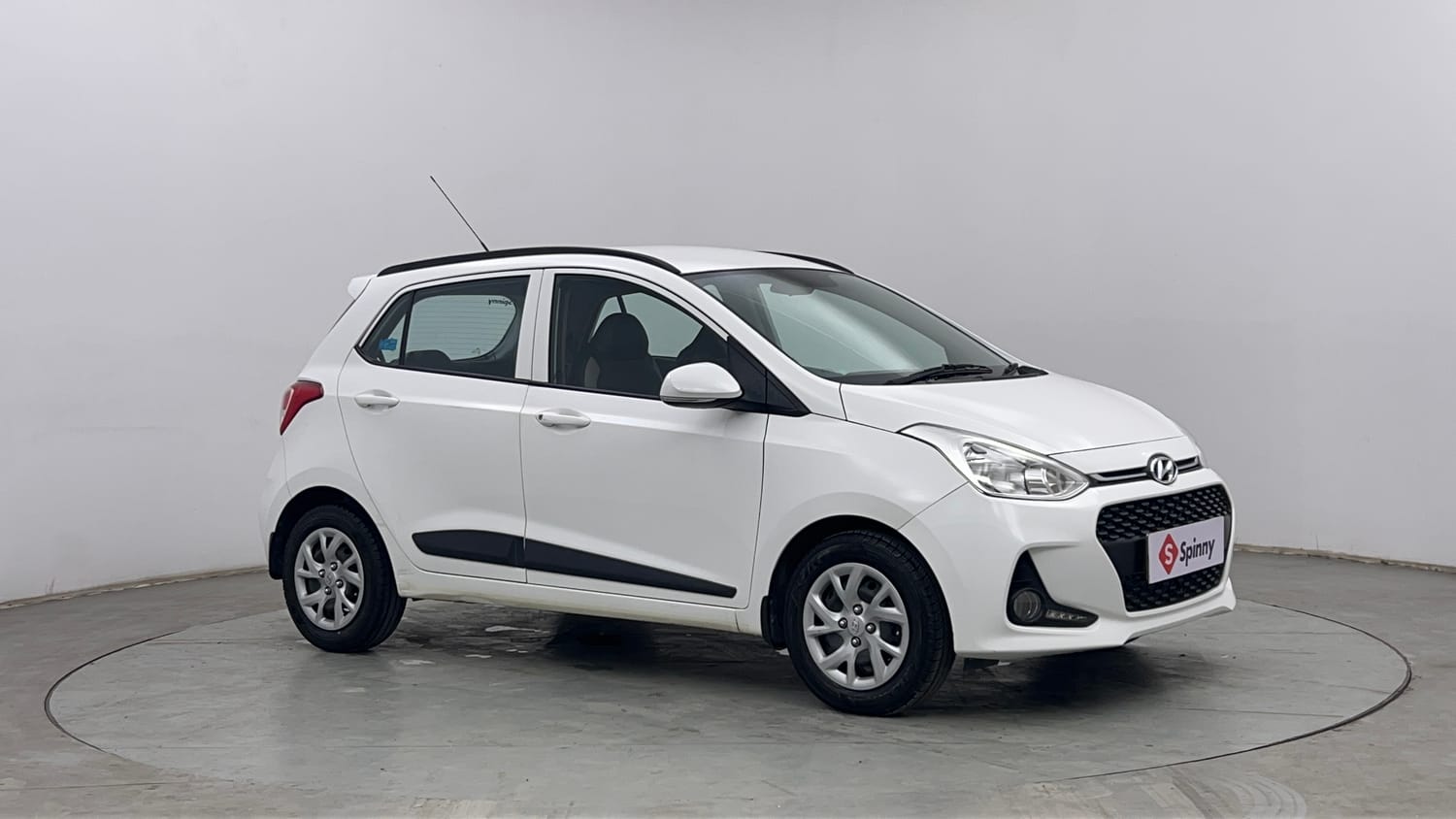 Used 2020 Hyundai Grand i10 Sportz 1.2 Kappa VTVT Petrol Manual exterior RIGHT FRONT CORNER VIEW
