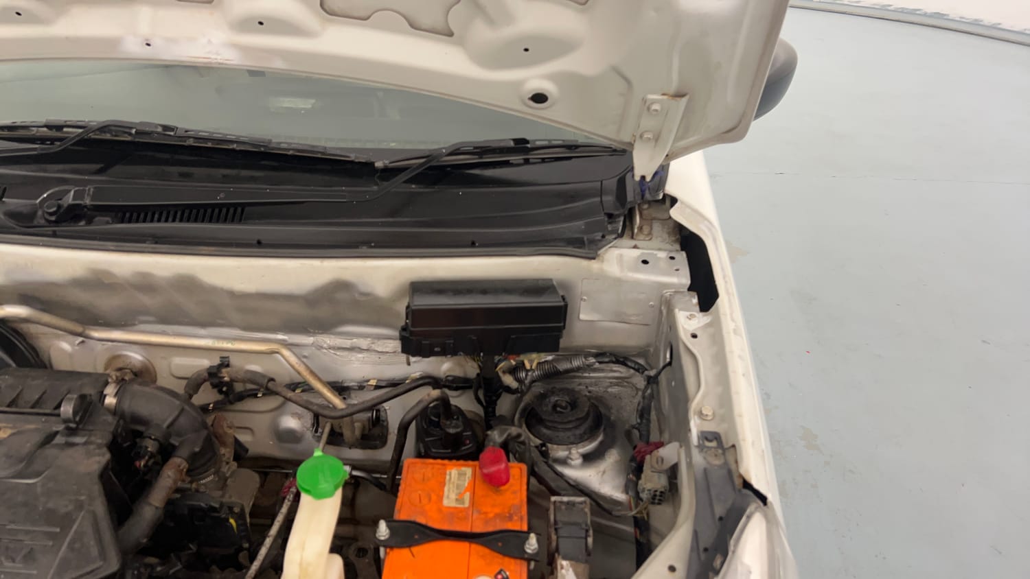 Used 2018 Maruti Suzuki Alto K10 VXi Petrol Manual engine ENGINE LEFT SIDE HINGE & APRON VIEW