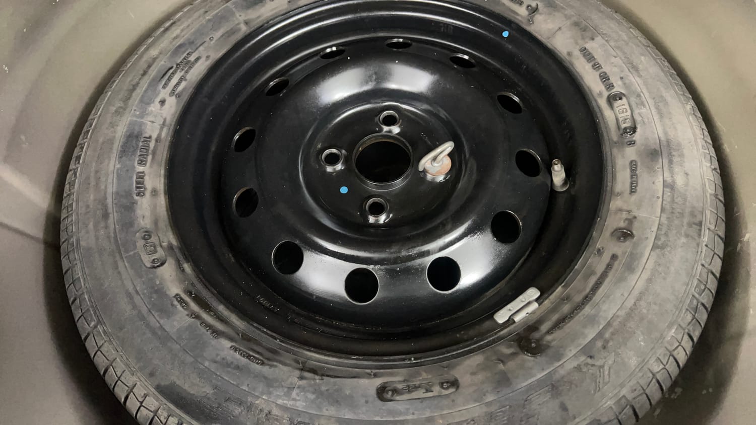 Used 2015 Maruti Suzuki Swift Dzire VXI Petrol Manual tyres SPARE TYRE VIEW