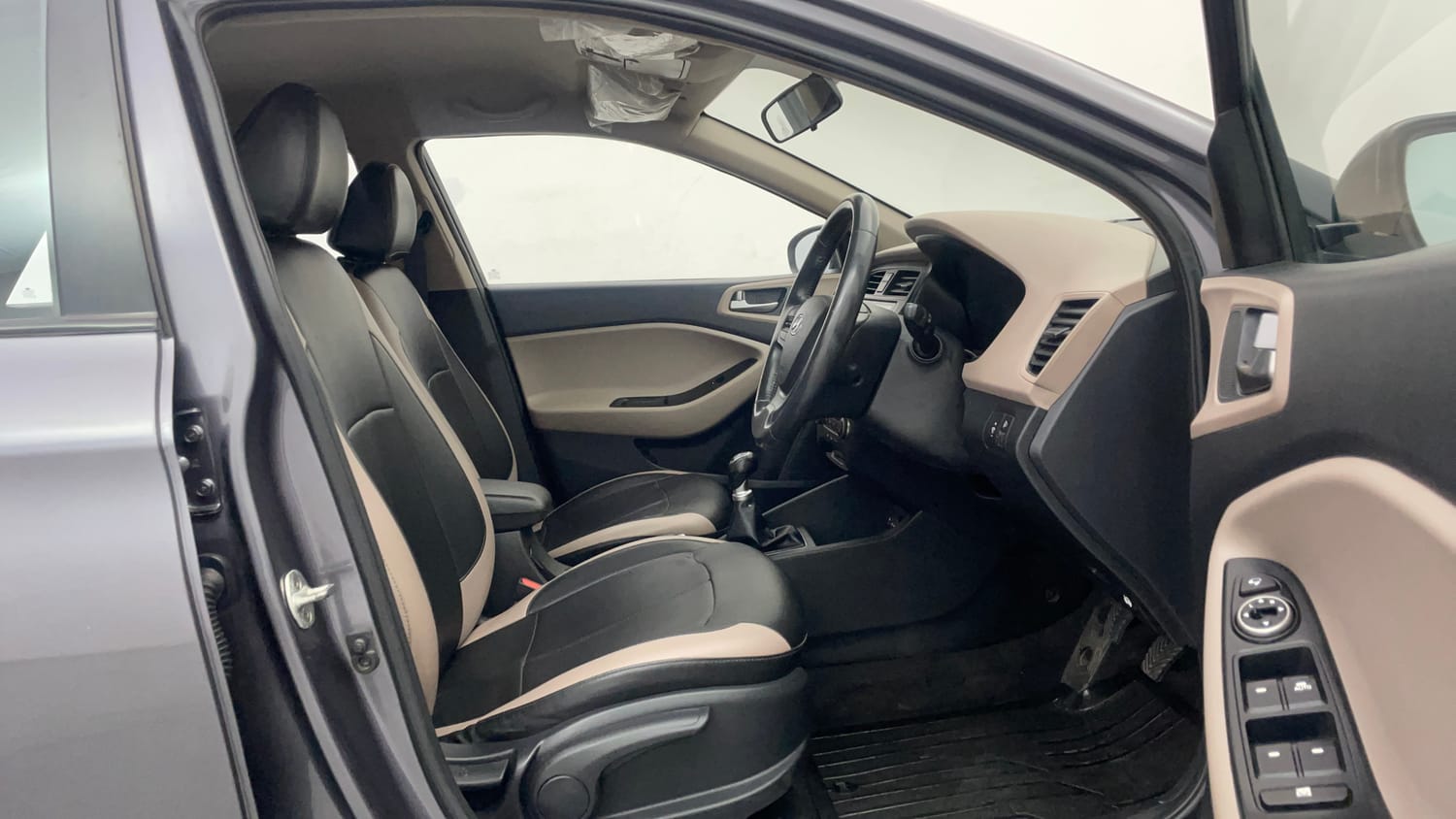 Used 2017 Hyundai Elite i20 Asta 1.2 (O) Petrol Manual interior RIGHT SIDE FRONT DOOR CABIN VIEW
