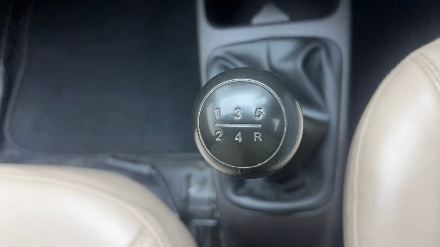 Used 2017 Hyundai Eon Era + Petrol Manual interior GEAR  KNOB VIEW