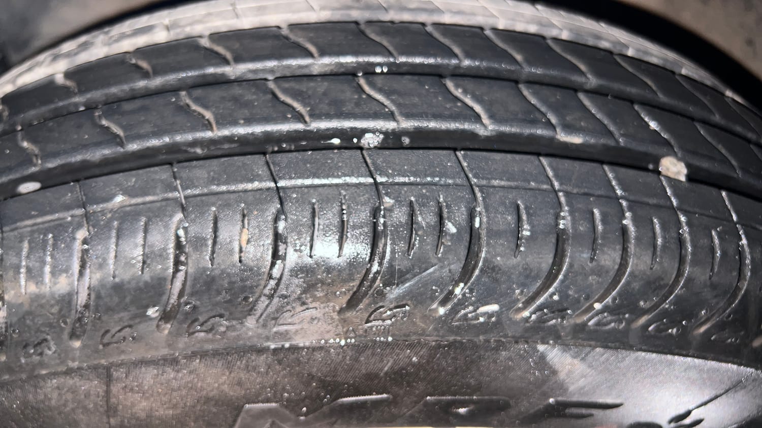 Used 2012 Maruti Suzuki Swift Dzire LXi 1.2 BS-IV Petrol Manual tyres LEFT FRONT TYRE TREAD VIEW