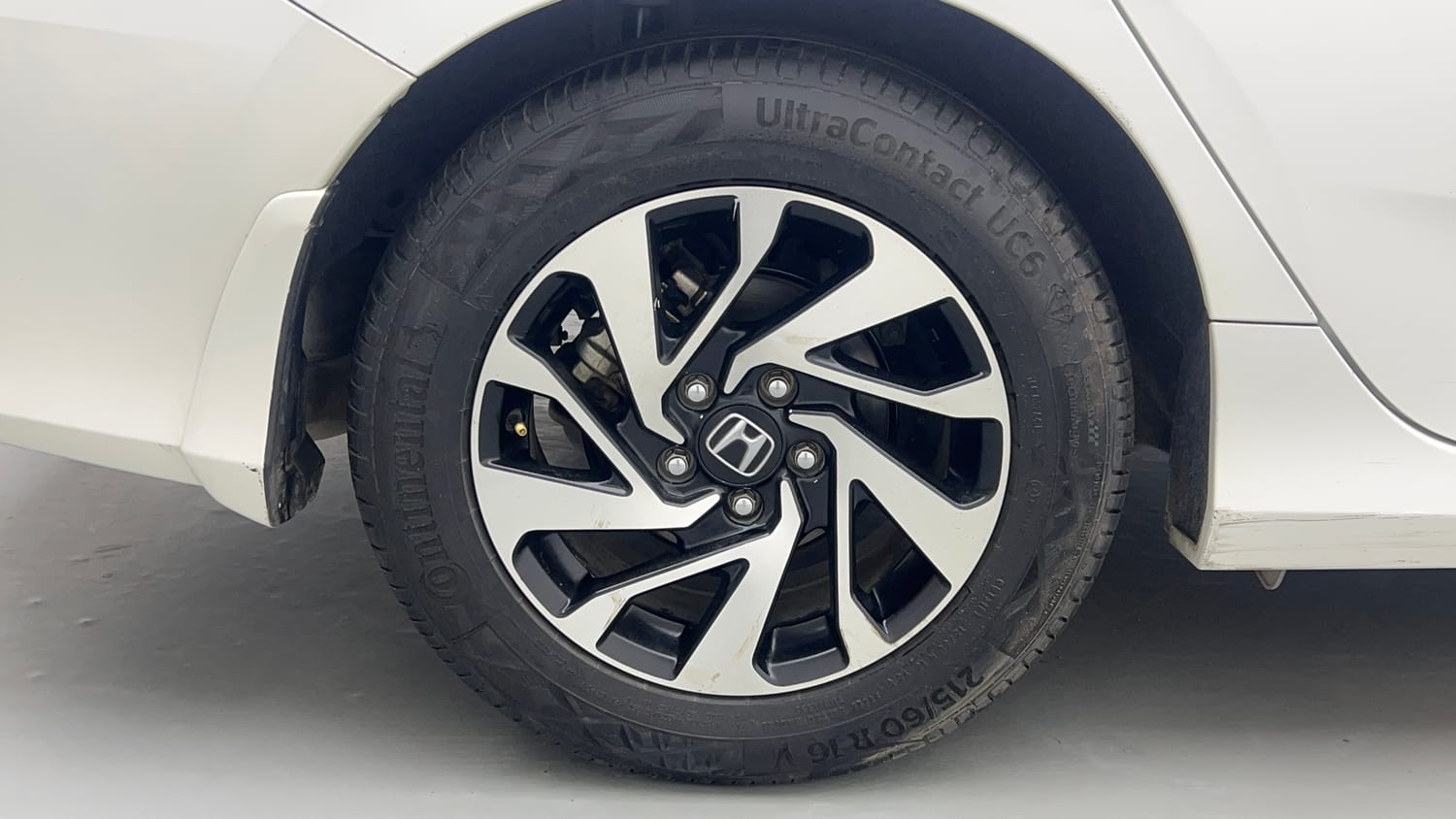 Used 2019 Honda Civic VX CVT Petrol Petrol Automatic tyres RIGHT REAR TYRE RIM VIEW