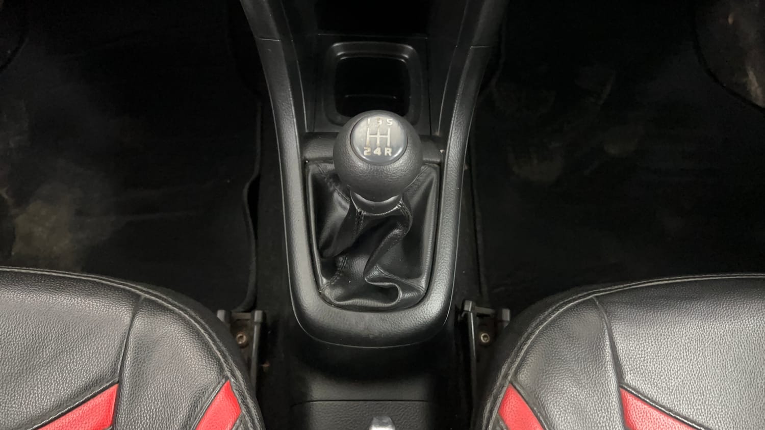 Used 2017 Maruti Suzuki Swift VXi Petrol Manual interior GEAR  KNOB VIEW