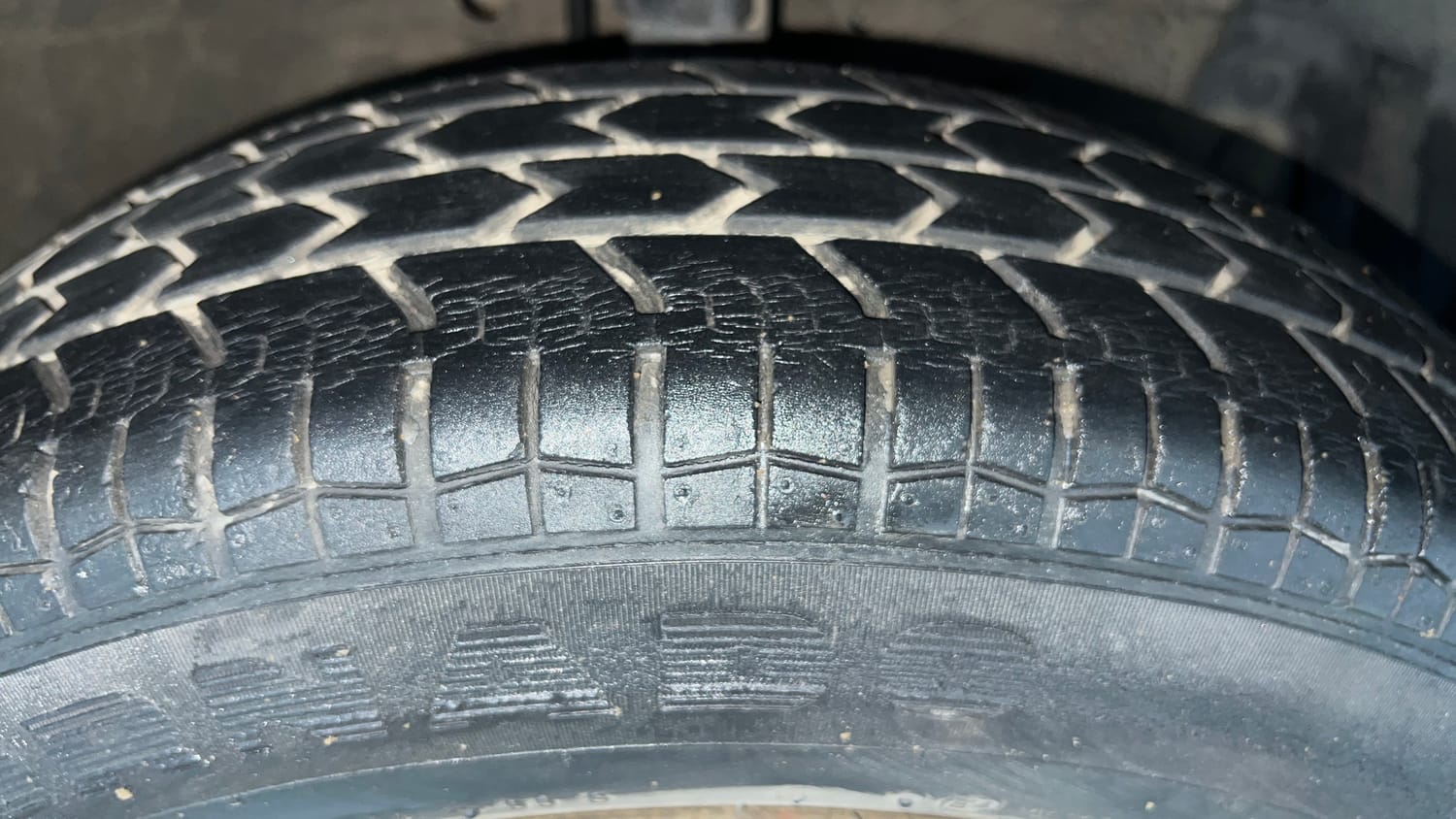 Used 2015 Maruti Suzuki Swift VXi Petrol Manual tyres RIGHT FRONT TYRE TREAD VIEW