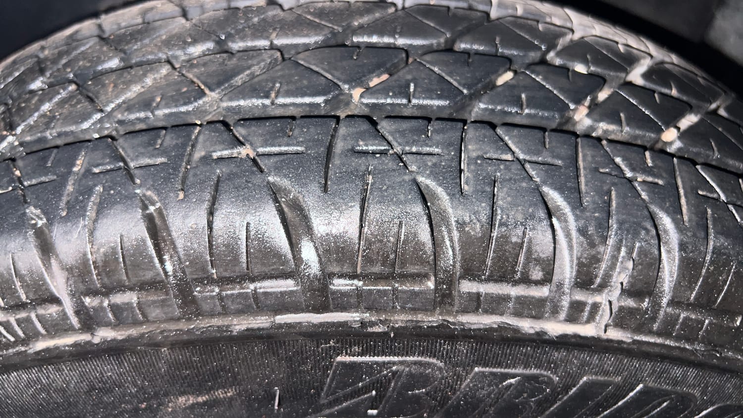 Used 2012 Maruti Suzuki Swift Dzire LXi 1.2 BS-IV Petrol Manual tyres LEFT REAR TYRE TREAD VIEW
