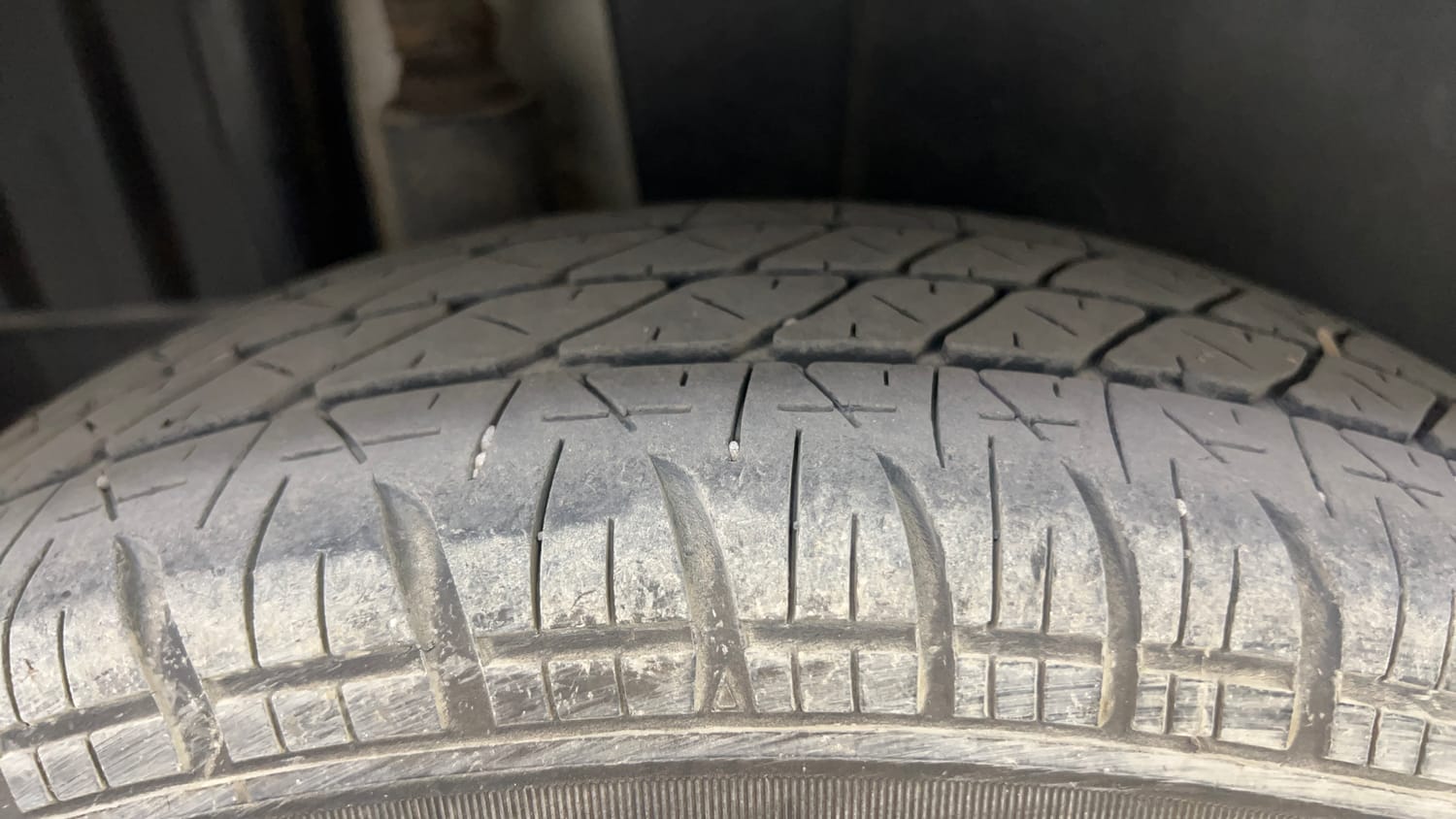 Used 2017 Maruti Suzuki Swift VXi Petrol Manual tyres RIGHT REAR TYRE TREAD VIEW