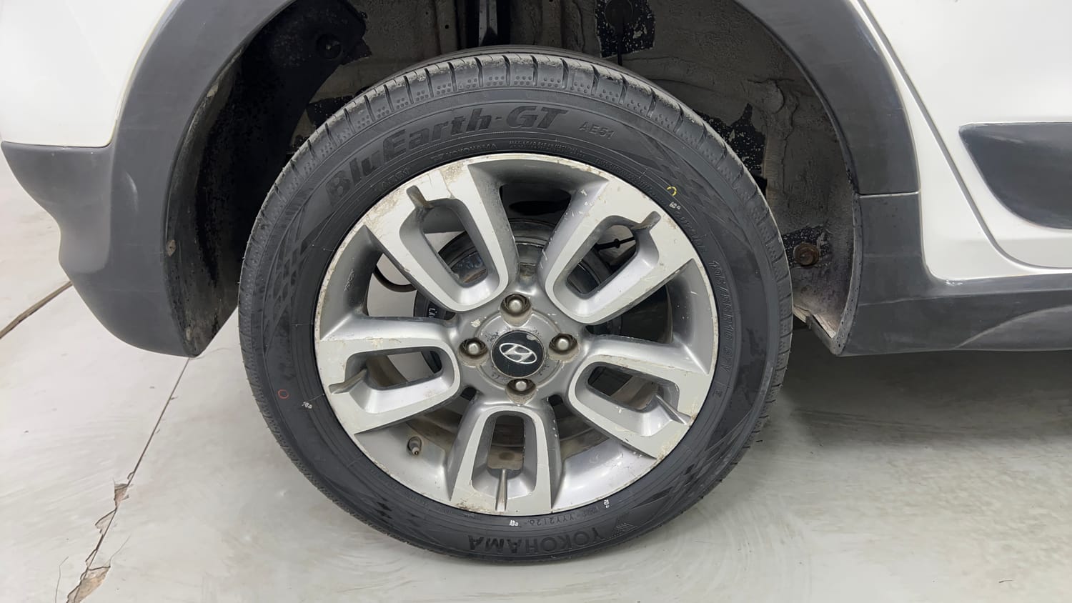 Used 2016 Hyundai i20 Active 1.2 SX Petrol Manual tyres RIGHT REAR TYRE RIM VIEW