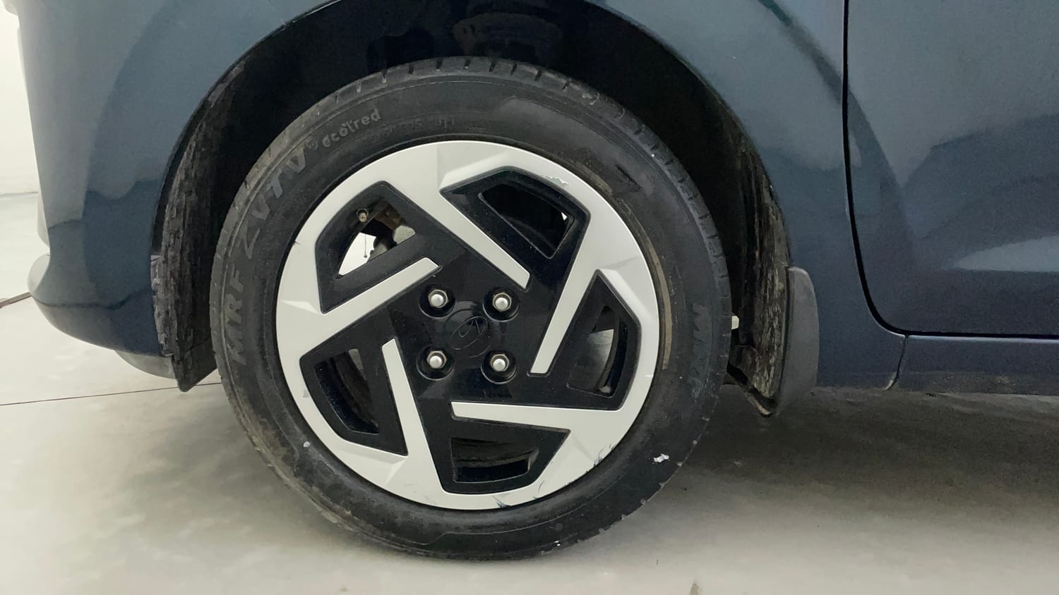 Used 2023 Hyundai Grand i10 Nios Sportz 1.2 Kappa VTVT Petrol Manual tyres LEFT FRONT TYRE RIM VIEW