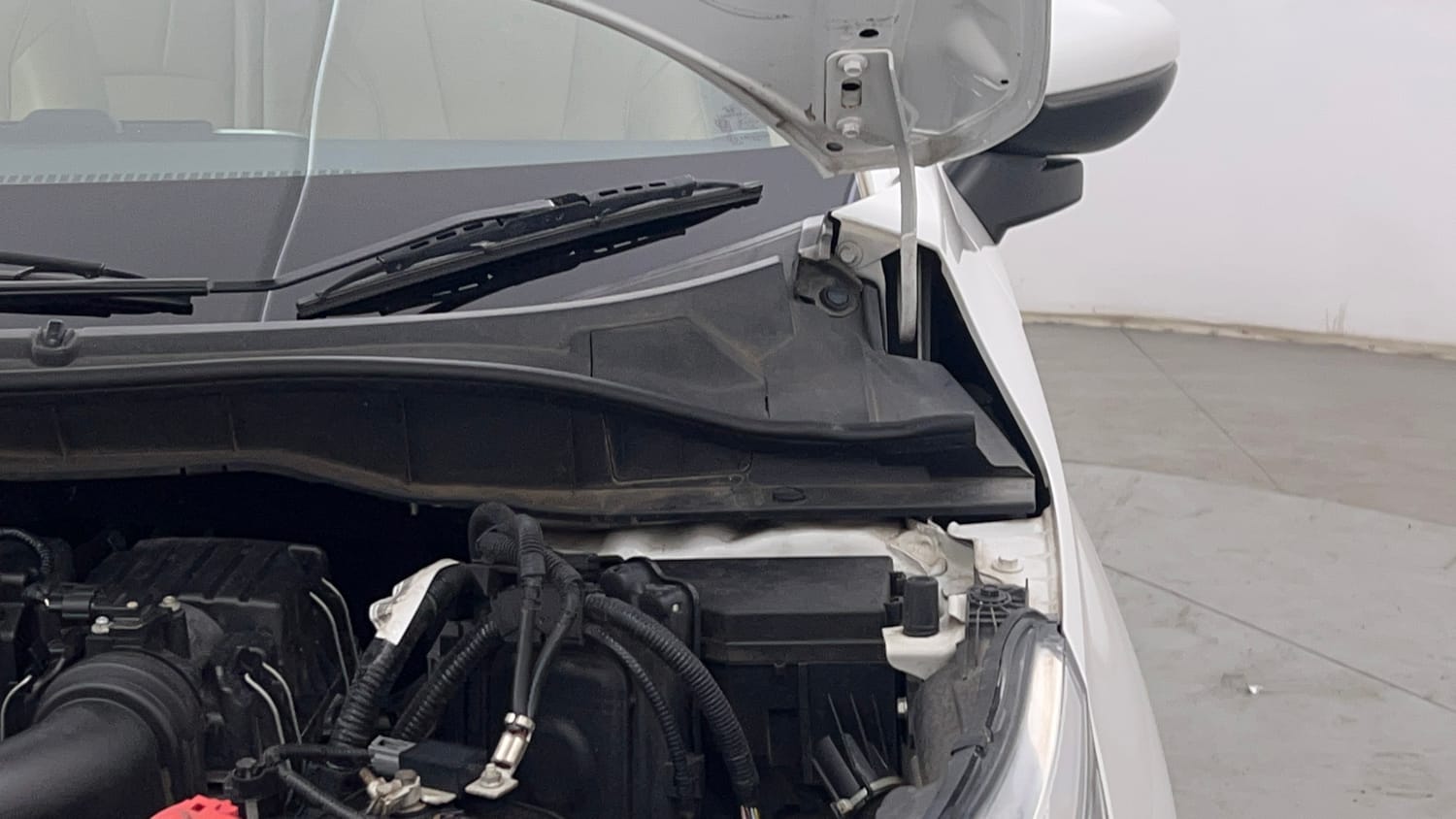Used 2023 Honda City ZX Petrol CVT Petrol Automatic engine ENGINE LEFT SIDE HINGE & APRON VIEW