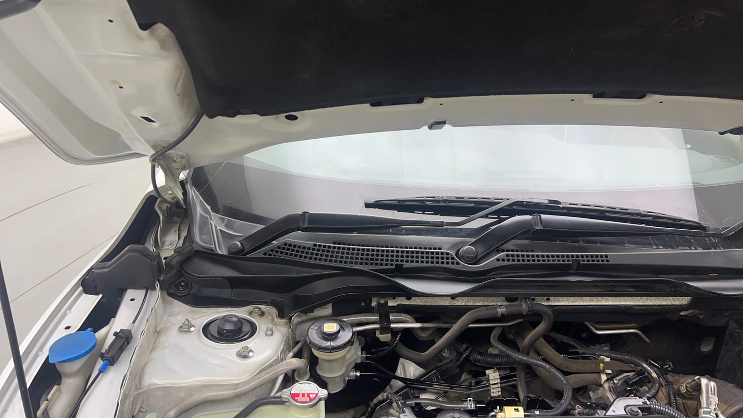 Used 2019 Honda Civic VX CVT Petrol Petrol Automatic engine ENGINE RIGHT SIDE HINGE & APRON VIEW