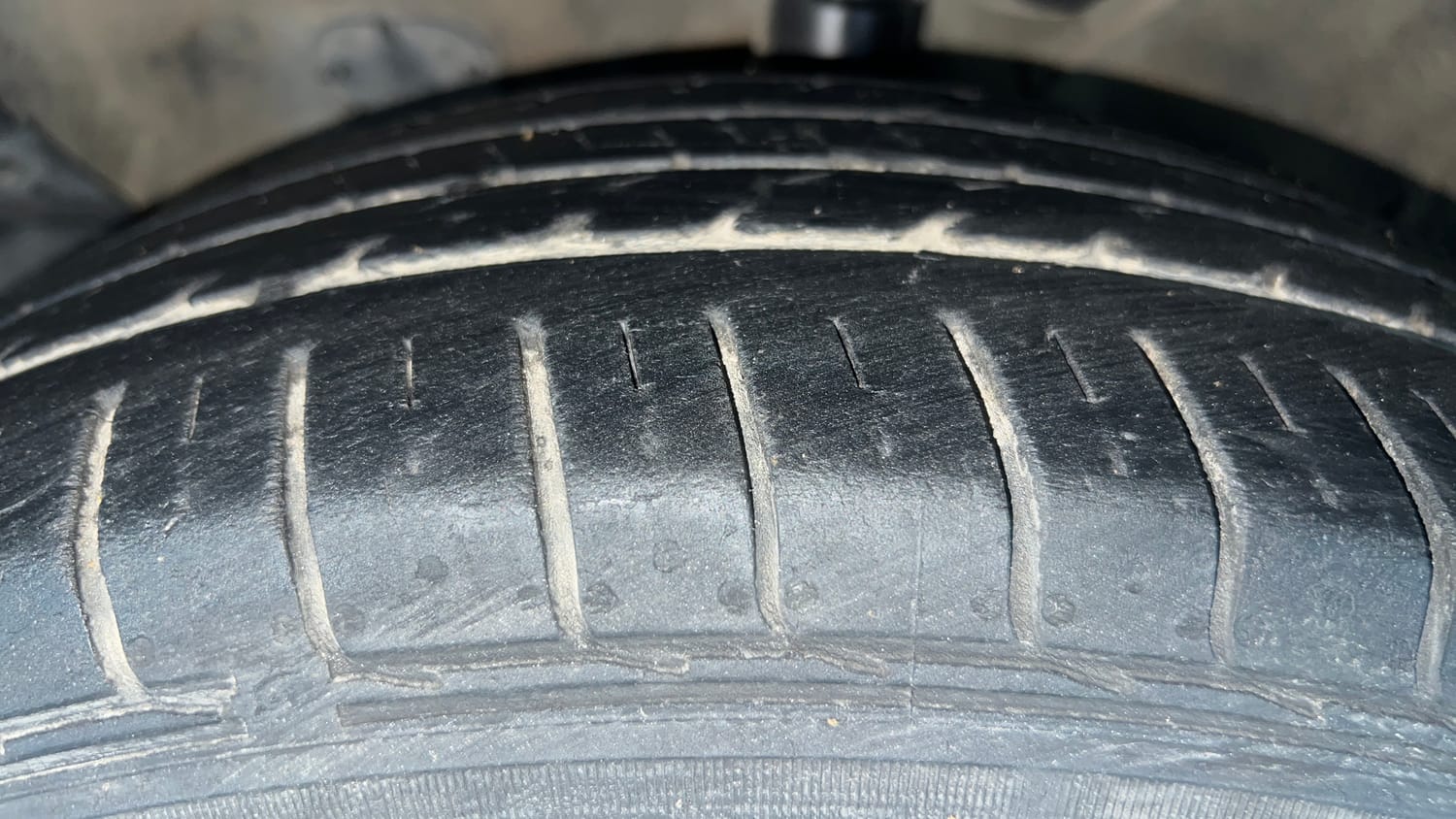 Used 2022 Kia Seltos GTX Plus 1.5 Diesel AT Diesel Automatic tyres LEFT FRONT TYRE TREAD VIEW
