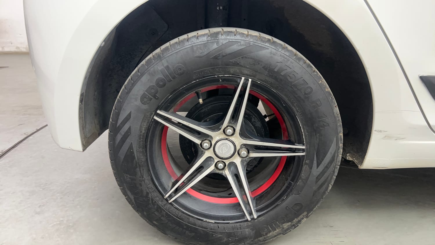 Used 2016 Hyundai Elite i20 Sportz 1.2 Petrol Manual tyres RIGHT REAR TYRE RIM VIEW