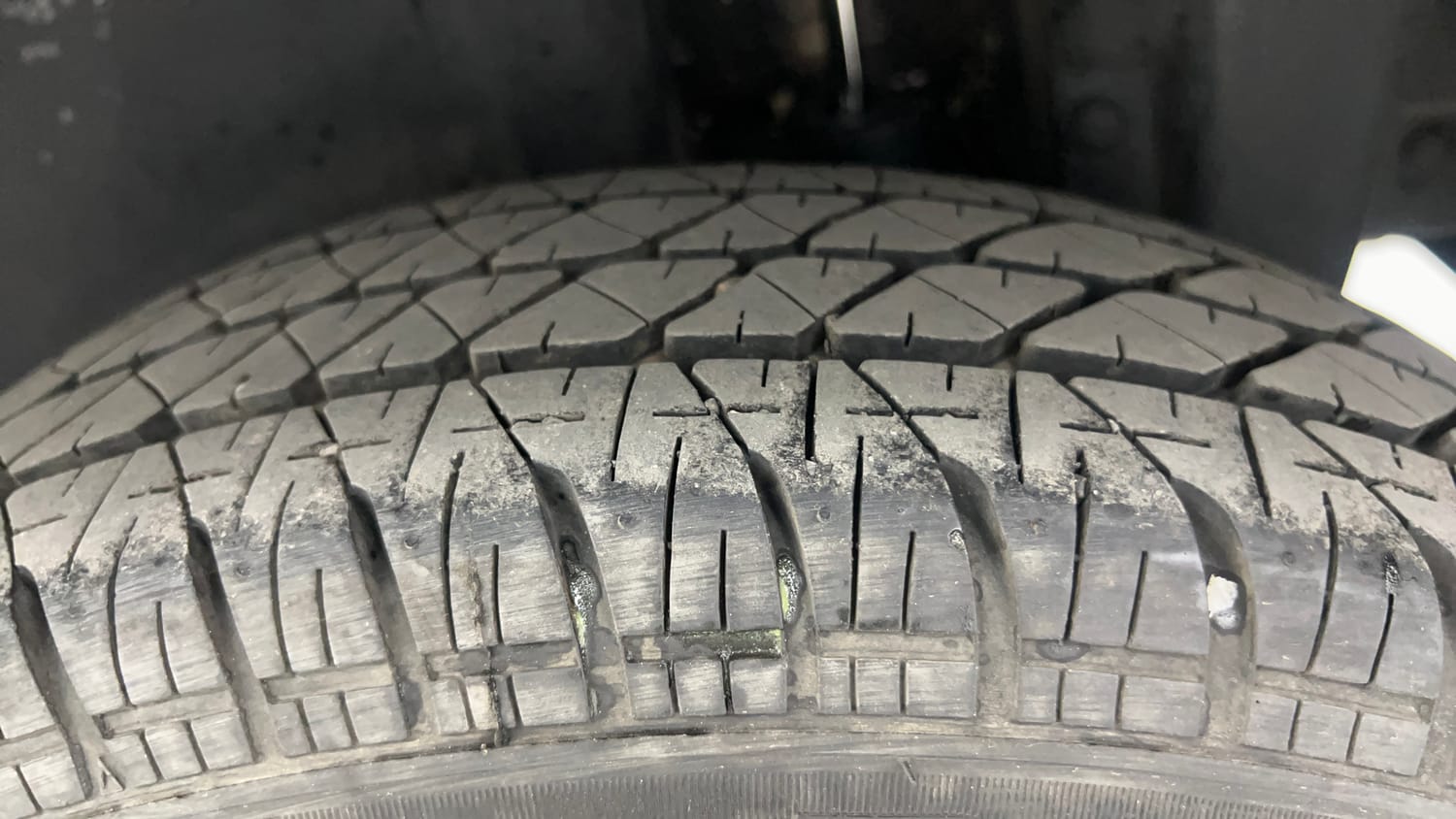 Used 2013 Maruti Suzuki Swift VXi Petrol Manual tyres LEFT REAR TYRE TREAD VIEW