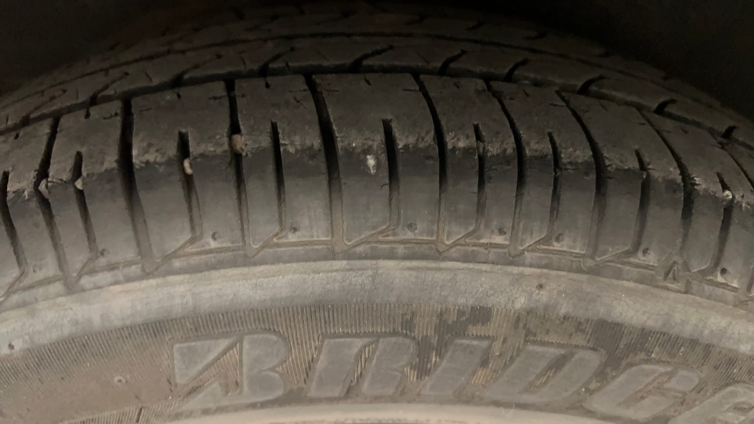 Used 2015 Hyundai i10 Sportz 1.1 iRDE2 Petrol Manual tyres RIGHT REAR TYRE TREAD VIEW