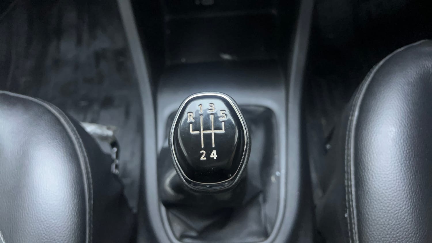 Used 2023 Renault Triber RXZ Petrol Manual interior GEAR  KNOB VIEW