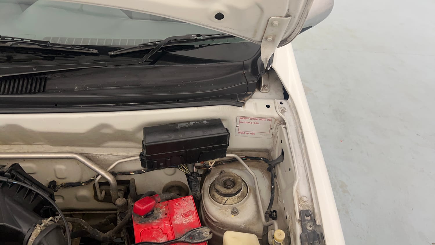 Used 2016 Maruti Suzuki Alto 800 Vxi Petrol Manual engine ENGINE LEFT SIDE HINGE & APRON VIEW
