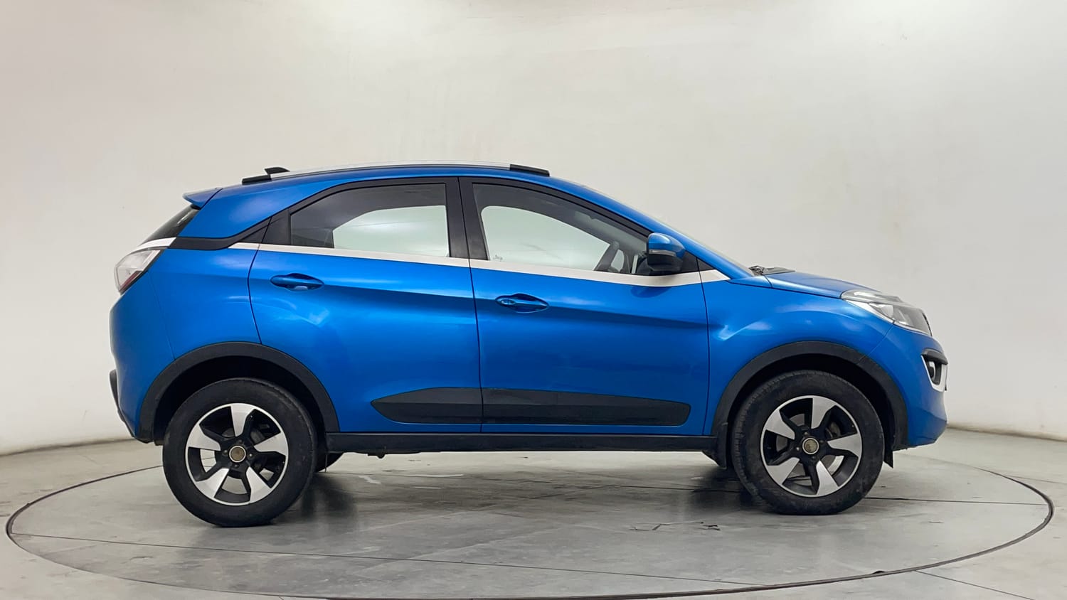 Used 2019 Tata Nexon XZ Plus Diesel Diesel Manual exterior RIGHT SIDE VIEW