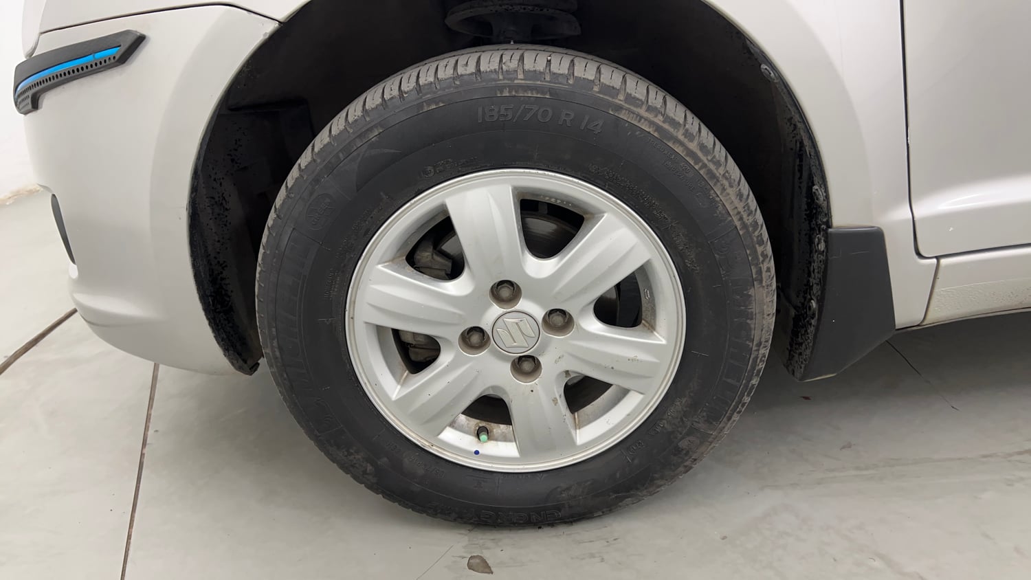 Used 2012 Maruti Suzuki Swift Dzire ZXi 1.2 BS-IV Petrol Manual tyres LEFT FRONT TYRE RIM VIEW
