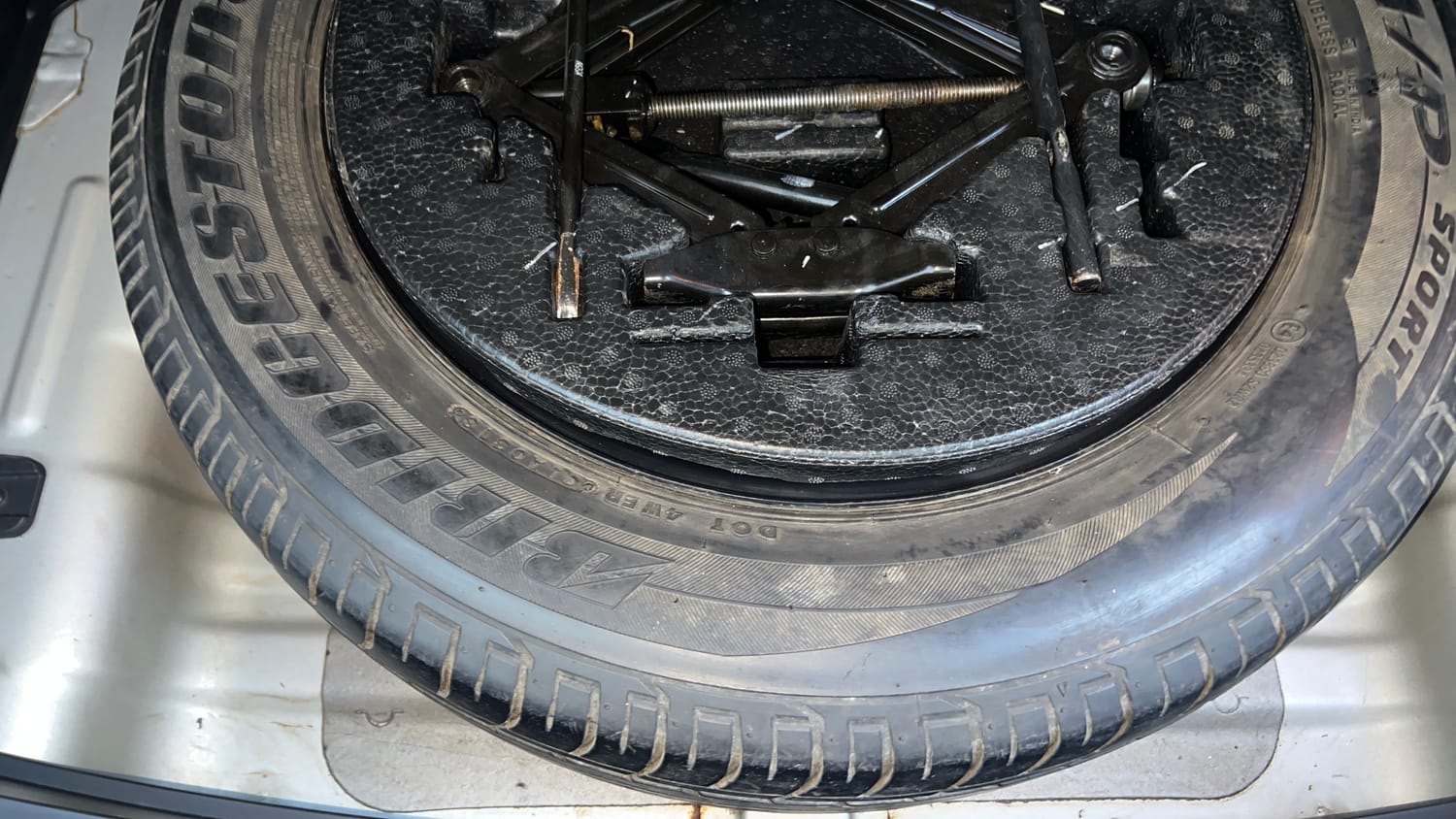 Used 2018 Hyundai Creta SX Plus 1.6 AT Petrol Petrol Automatic tyres SPARE TYRE VIEW