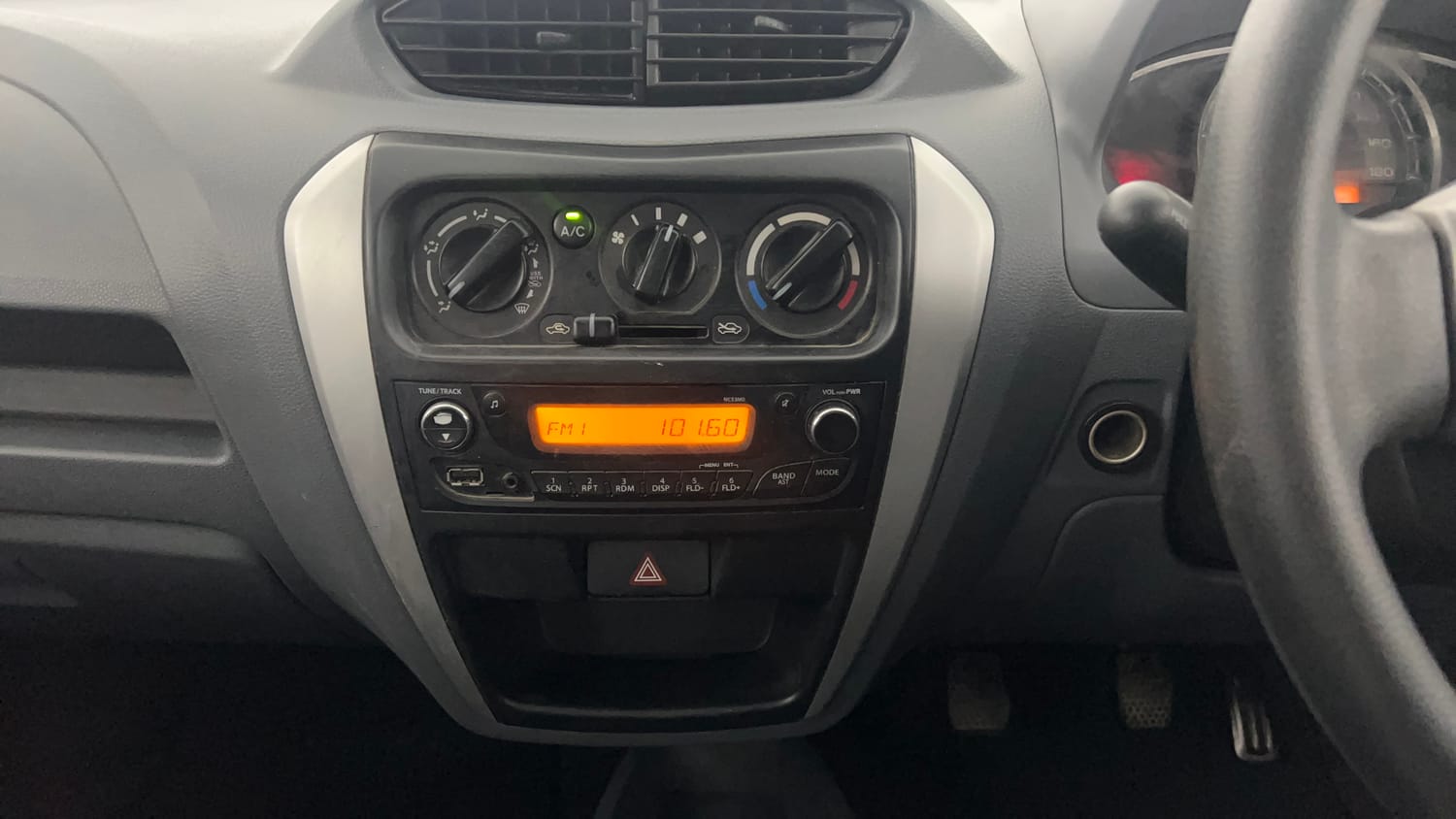 Used 2016 Maruti Suzuki Alto 800 Vxi Petrol Manual interior MUSIC SYSTEM & AC CONTROL VIEW
