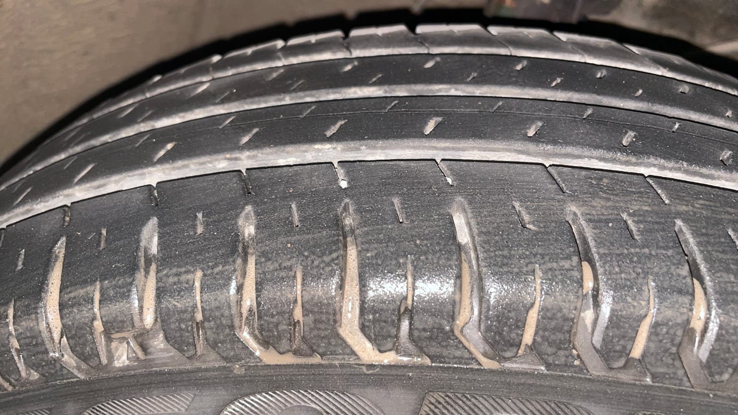 Used 2018 Maruti Suzuki Dzire VXi AMT Petrol Automatic tyres RIGHT FRONT TYRE TREAD VIEW