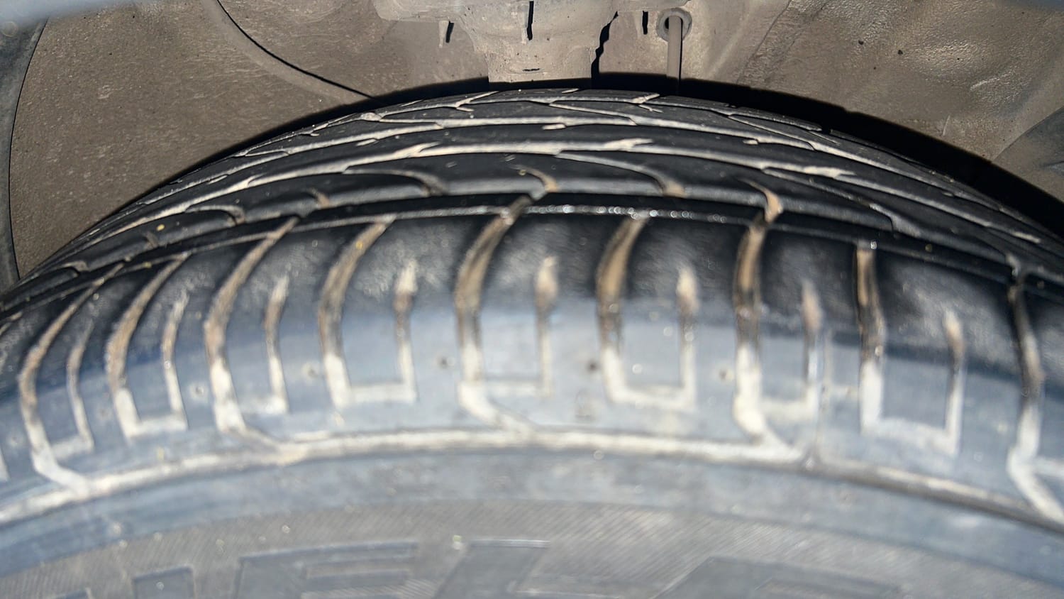 Used 2018 Hyundai Creta SX Plus 1.6 AT Petrol Petrol Automatic tyres RIGHT FRONT TYRE TREAD VIEW