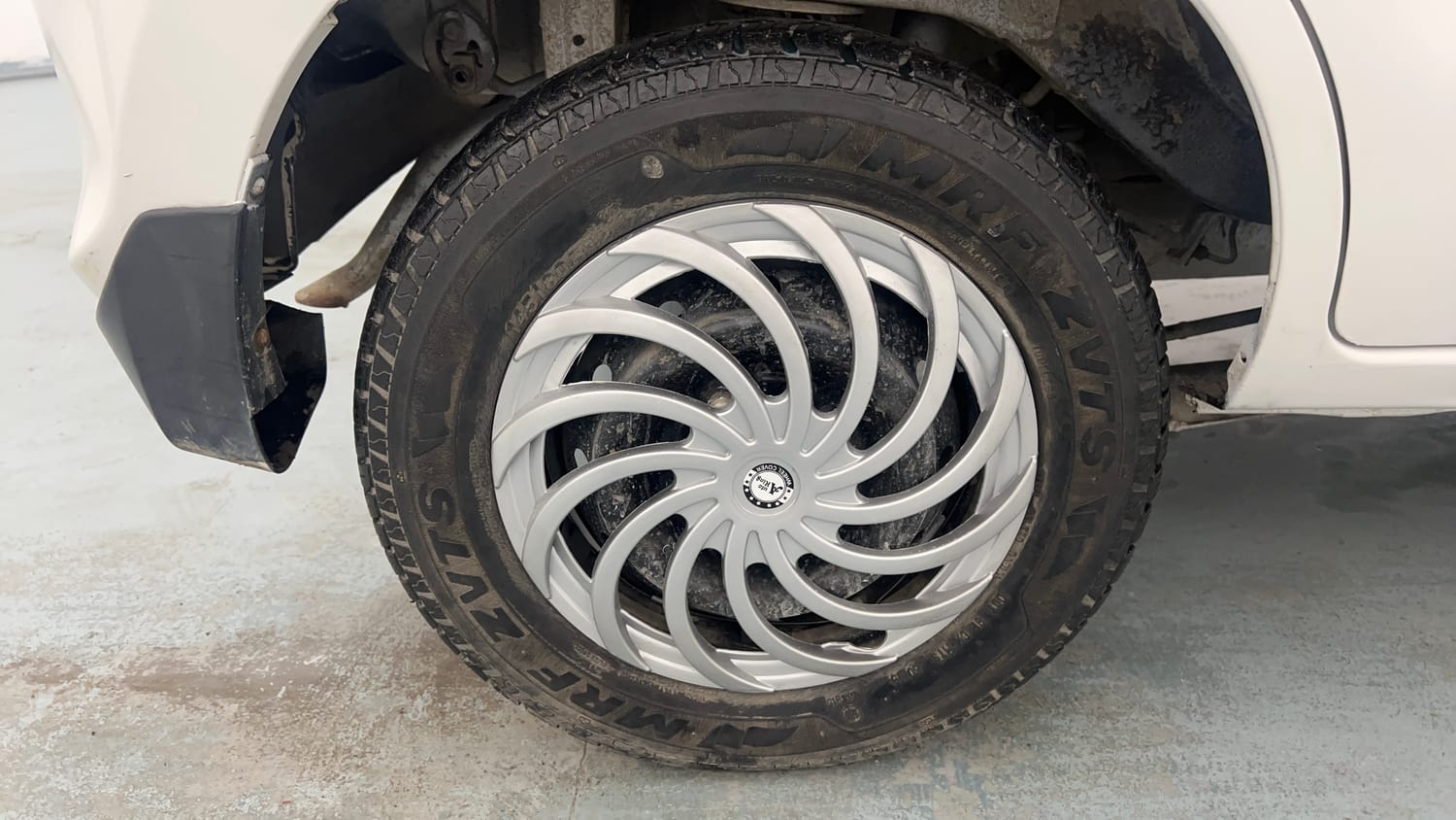 Used 2016 Maruti Suzuki Alto 800 Vxi Petrol Manual tyres RIGHT REAR TYRE RIM VIEW