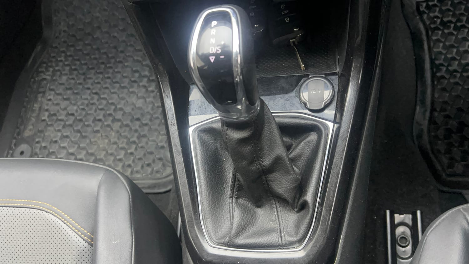 Used 2022 Skoda Kushaq Style 1.0L TSI AT Petrol Automatic interior GEAR  KNOB VIEW