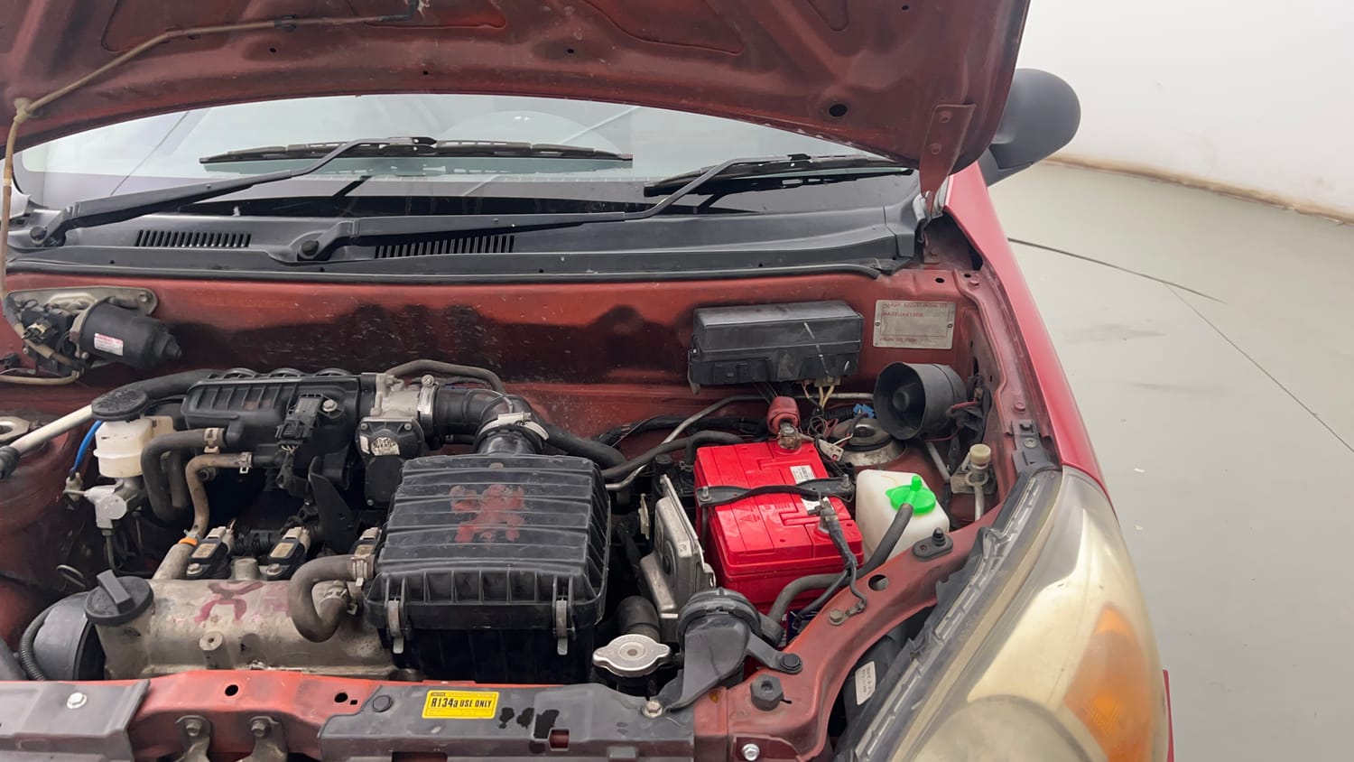 Used 2017 Maruti Suzuki Alto 800 LXi Petrol Manual engine ENGINE LEFT SIDE HINGE & APRON VIEW