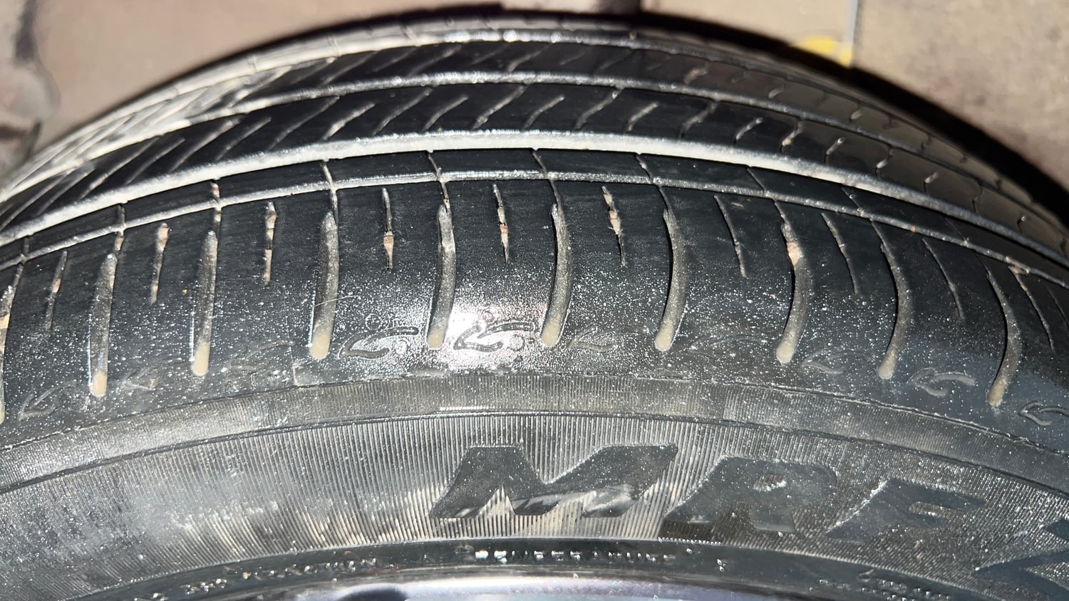 Used 2022 Hyundai Aura SX Plus 1.2 AMT Petrol Petrol Automatic tyres RIGHT REAR TYRE TREAD VIEW
