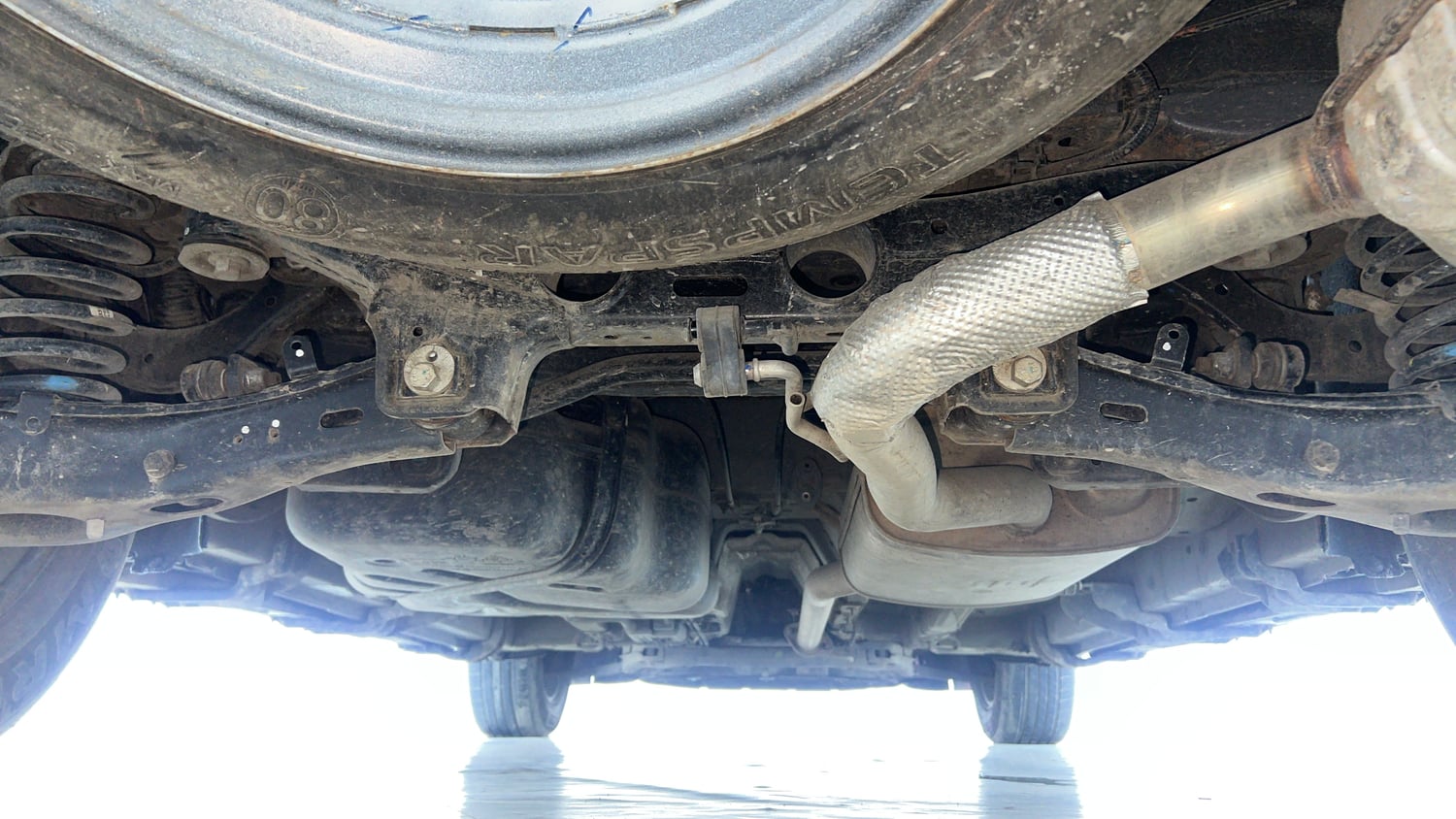 Used 2022 Mahindra XUV700 AX 5 Petrol AT 5 STR Petrol Automatic extra REAR UNDERBODY VIEW (TAKEN FROM REAR)