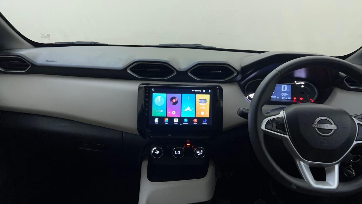 Used 2024 Nissan Magnite XL AMT Petrol Automatic interior MUSIC SYSTEM & AC CONTROL VIEW