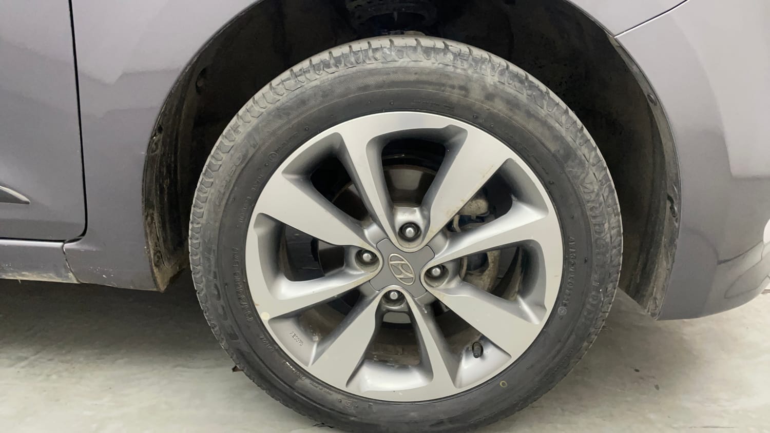 Used 2017 Hyundai Elite i20 Asta 1.2 (O) Petrol Manual tyres RIGHT FRONT TYRE RIM VIEW