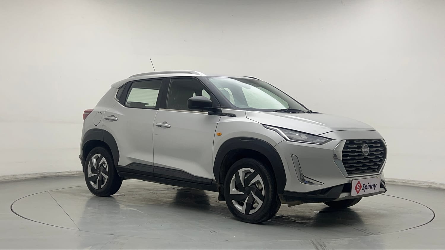 Used 2021 Nissan Magnite XE Petrol Manual exterior RIGHT FRONT CORNER VIEW
