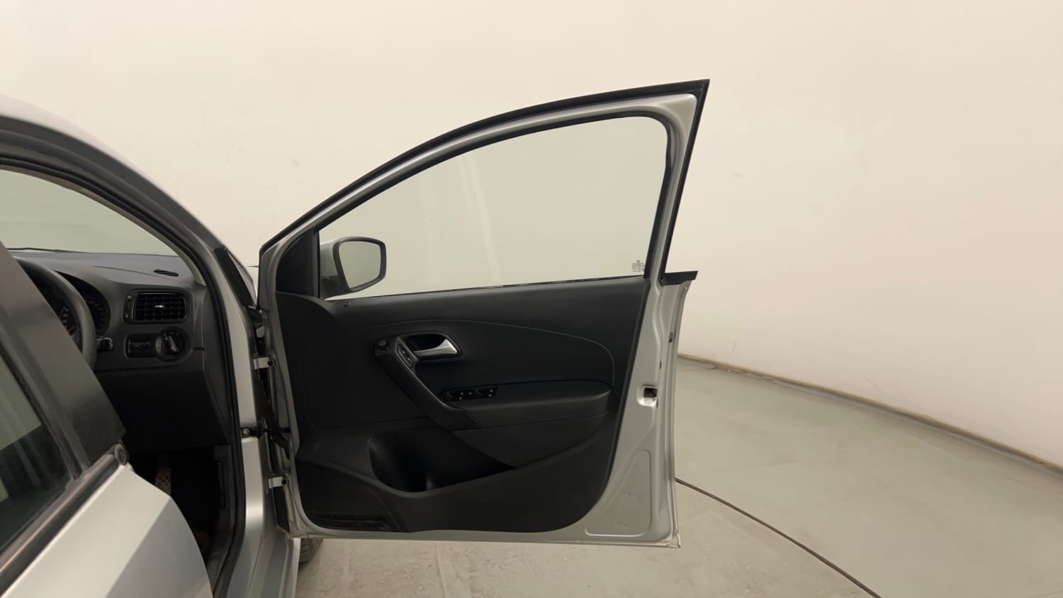 Used 2015 Volkswagen Polo Comfortline 1.2L (P) Petrol Manual interior RIGHT FRONT DOOR OPEN VIEW
