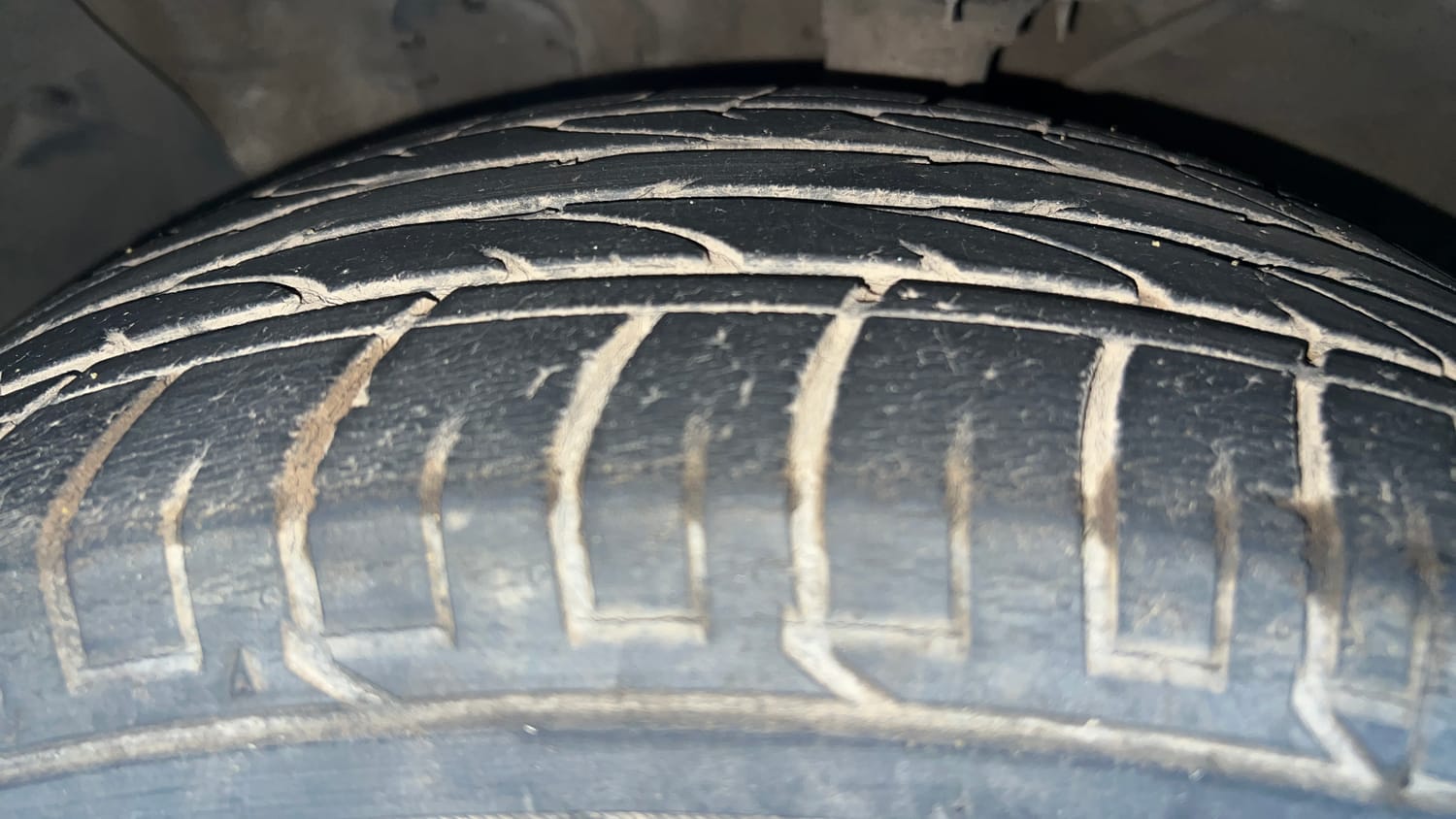 Used 2018 Hyundai Creta SX Plus 1.6 AT Petrol Petrol Automatic tyres LEFT FRONT TYRE TREAD VIEW