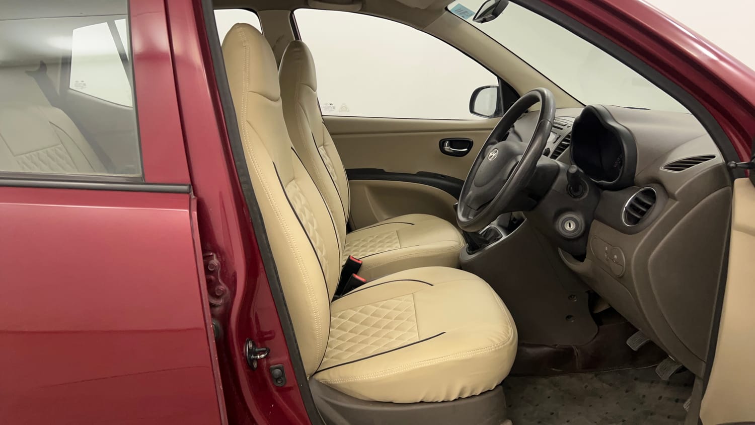 Used 2015 Hyundai i10 Sportz 1.1 iRDE2 Petrol Manual interior RIGHT SIDE FRONT DOOR CABIN VIEW
