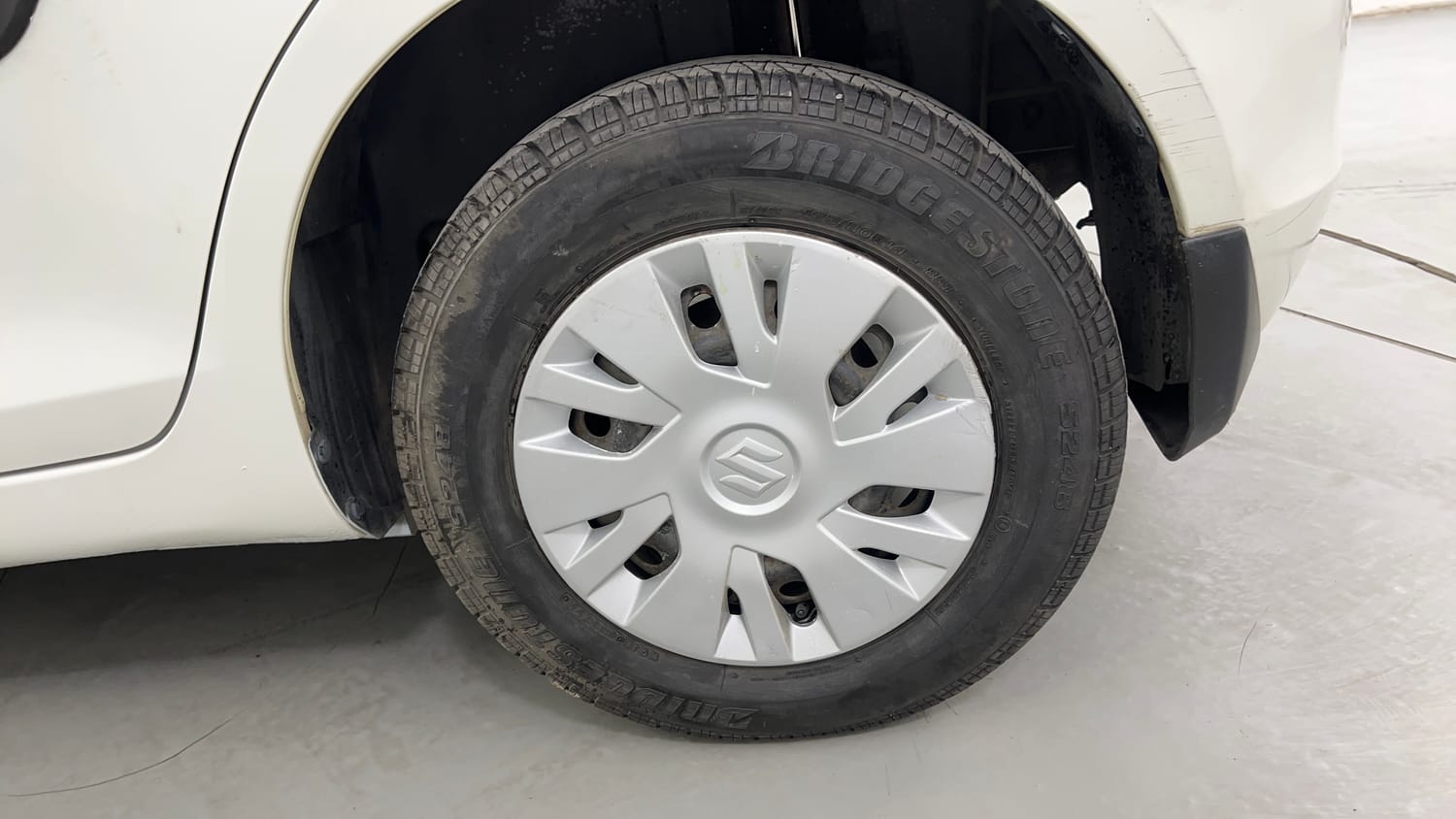 Used 2013 Maruti Suzuki Swift VXi Petrol Manual tyres LEFT REAR TYRE RIM VIEW
