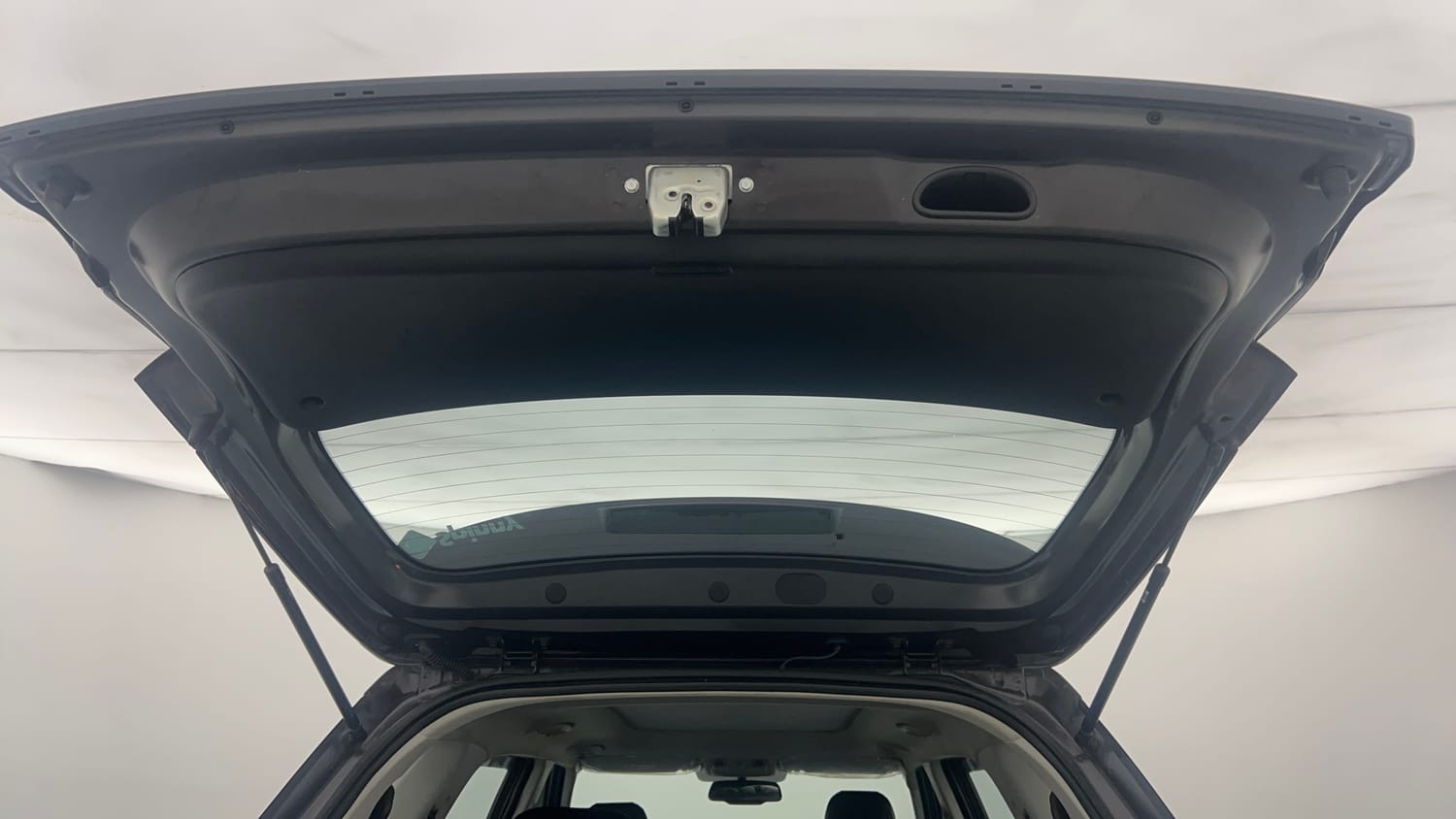 Used 2022 Hyundai Alcazar Signature (O) 7 Seater 1.5 Diesel AT Diesel Automatic interior DICKY DOOR OPEN VIEW