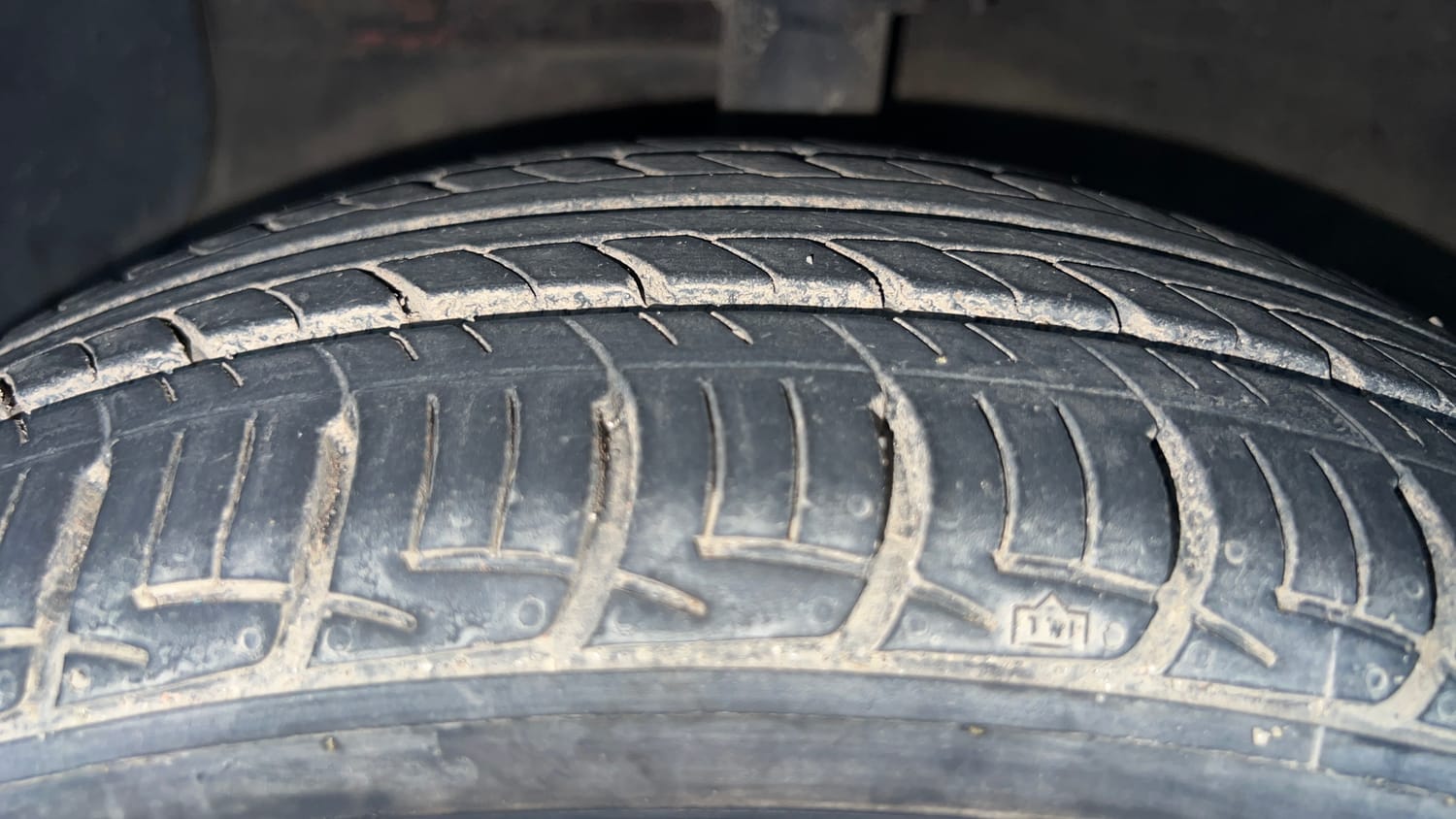 Used 2014 Hyundai Grand i10 Magna 1.2 Kappa VTVT Petrol Manual tyres LEFT FRONT TYRE TREAD VIEW