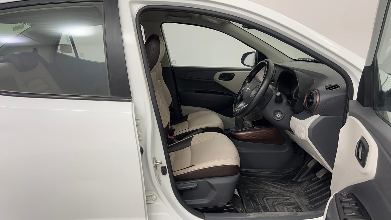 Used 2021 Hyundai Aura S 1.2 CNG Cng Manual interior RIGHT SIDE FRONT DOOR CABIN VIEW