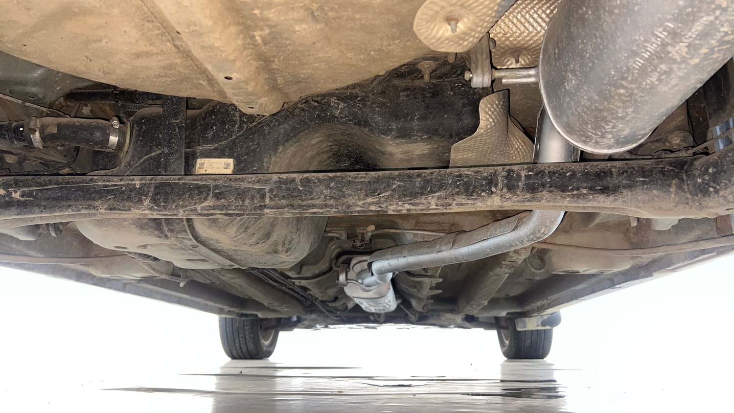 Used 2021 Mahindra XUV 300 W8 1.2 Petrol Petrol Manual extra REAR UNDERBODY VIEW (TAKEN FROM REAR)