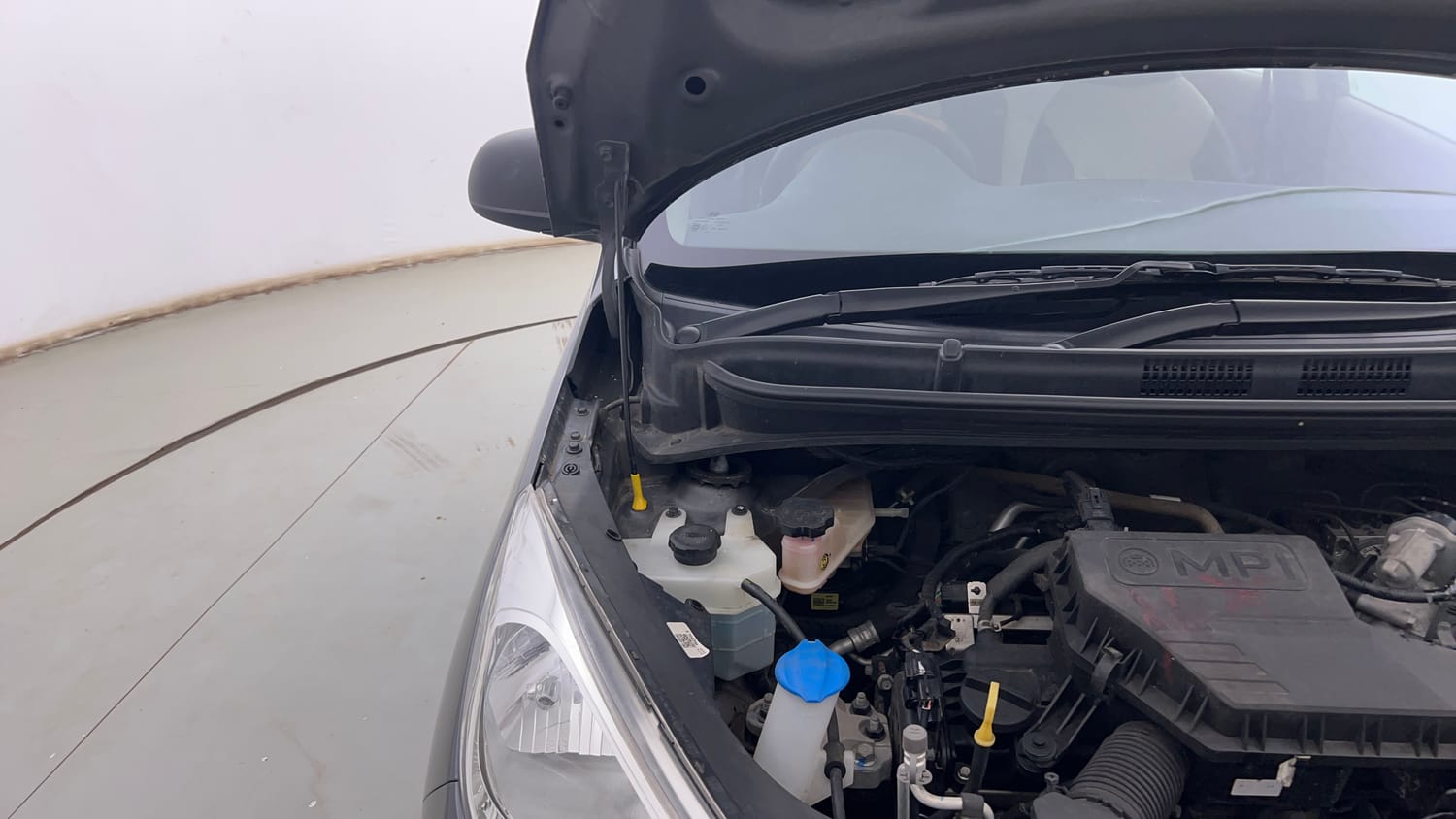 Used 2020 Hyundai Santro Era Executive Petrol Manual engine ENGINE RIGHT SIDE HINGE & APRON VIEW