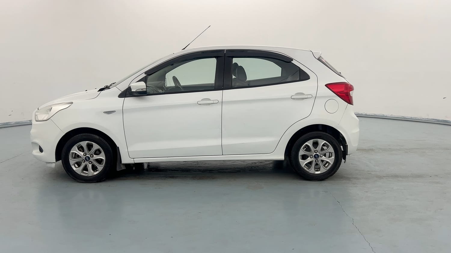 Used 2016 Ford Figo Titanium 1.5 Ti-VCT AT Petrol Automatic exterior LEFT SIDE VIEW