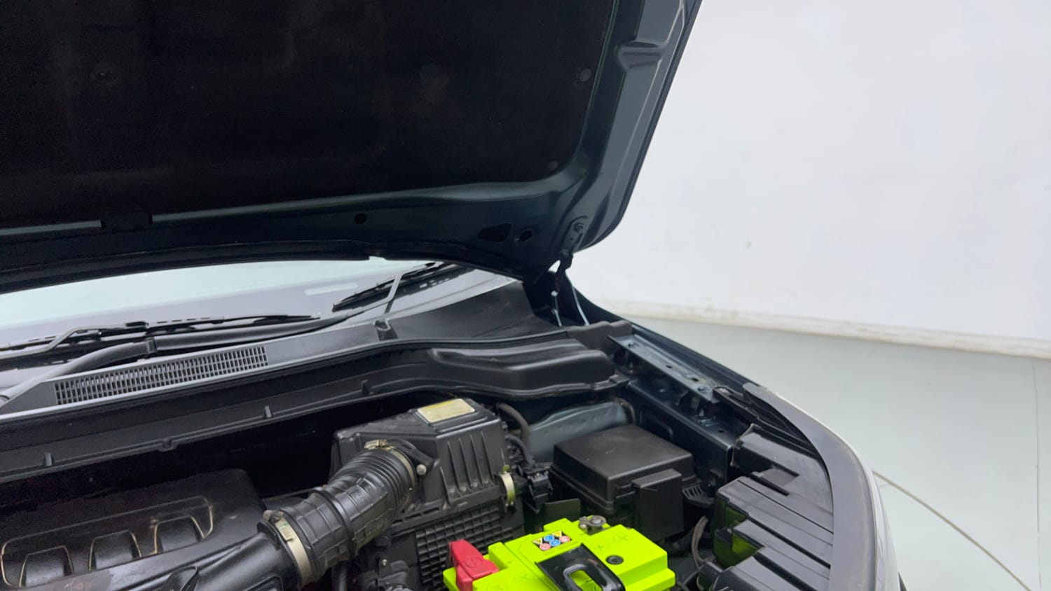 Used 2021 Mahindra XUV 300 W8 1.2 Petrol Petrol Manual engine ENGINE LEFT SIDE HINGE & APRON VIEW