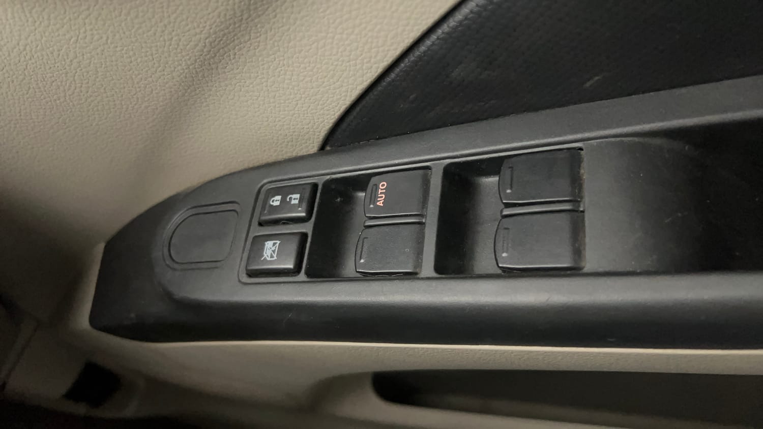 Used 2017 Maruti Suzuki Celerio VXi AMT Petrol Automatic top_features Power windows