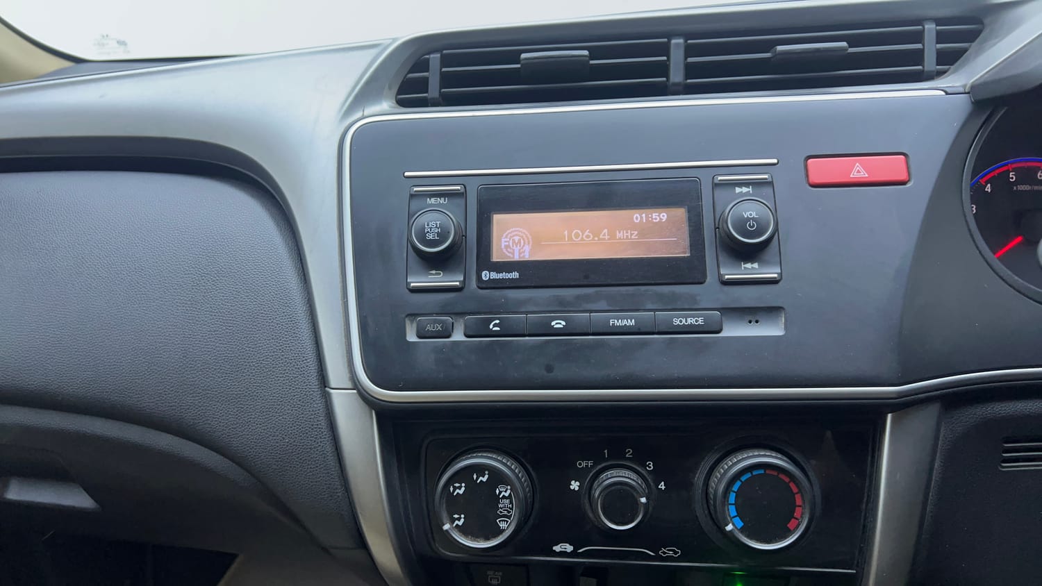 Used 2016 Honda City S Diesel Diesel Manual interior MUSIC SYSTEM & AC CONTROL VIEW