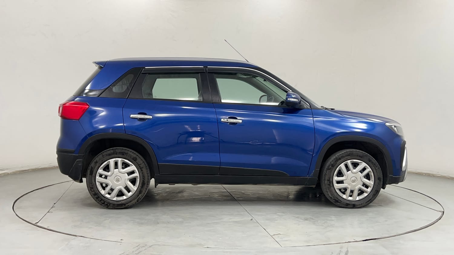 Used 2021 Toyota Urban Cruiser Mid Grade AT Petrol Automatic exterior RIGHT SIDE VIEW