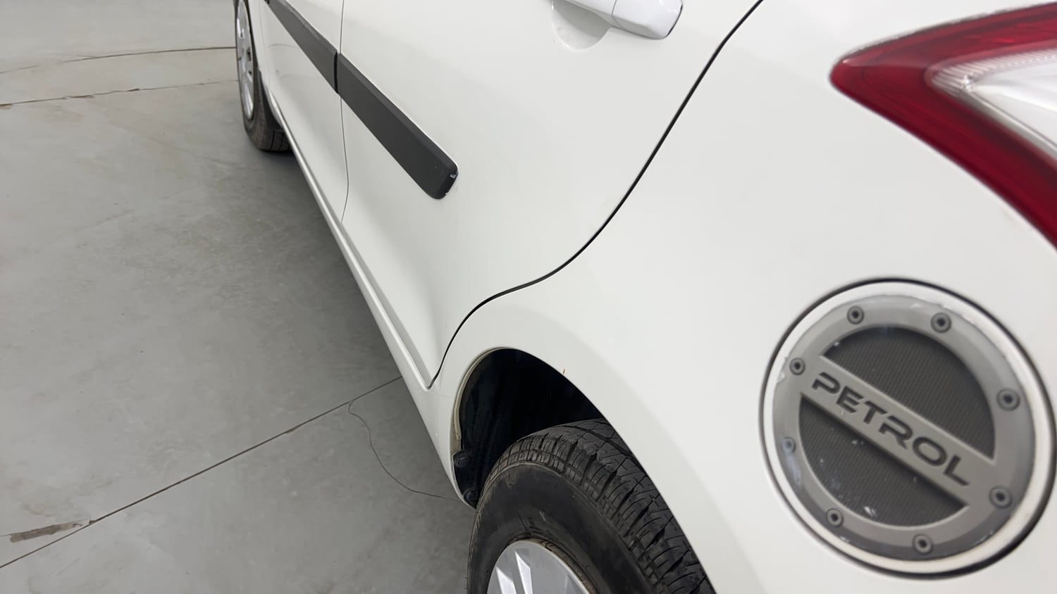 Used 2013 Maruti Suzuki Swift VXi Petrol Manual dents MINOR SCRATCH